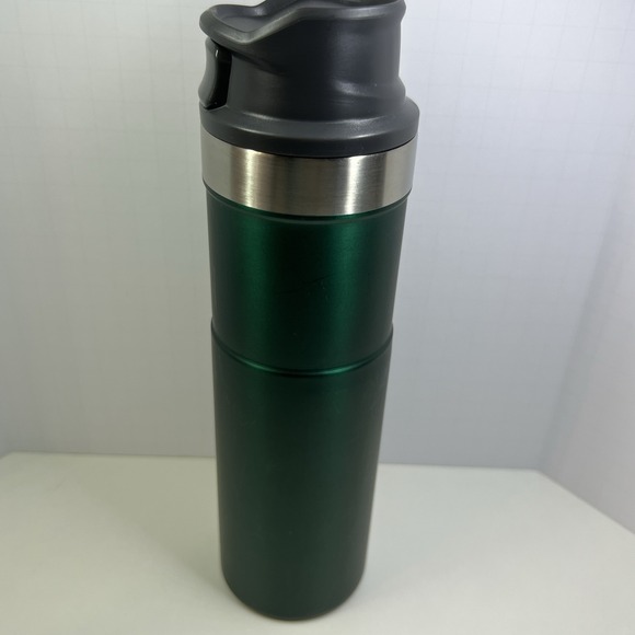 Stanley Starbucks Classic 20 oz One Hand Vacuum Tumbler Green Shiny Push Button - Picture 6 of 15